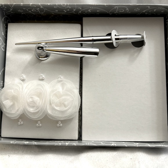 NWT Lillian Rose White WEDDING PEN Set w/Chiffon Rosebuds & Pearl Beading Detail - Picture 1 of 2
